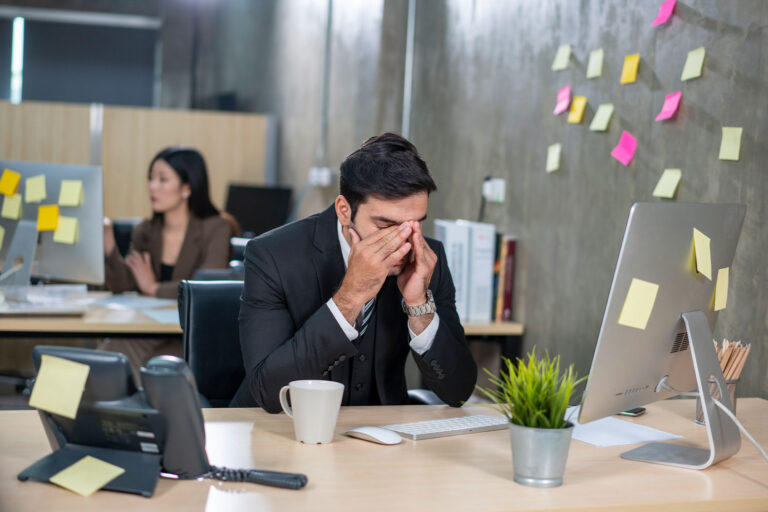These late nights are not working for me (Getty Images/Witthaya Prasongsin)