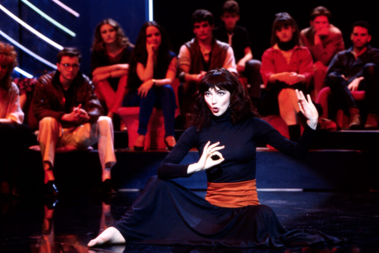 Kate Bush on the set of the show 'Formule 1' in Paris on March 16, 1983, France. (Jean-Jacques BERNIER/Gamma-Rapho via Getty Images)