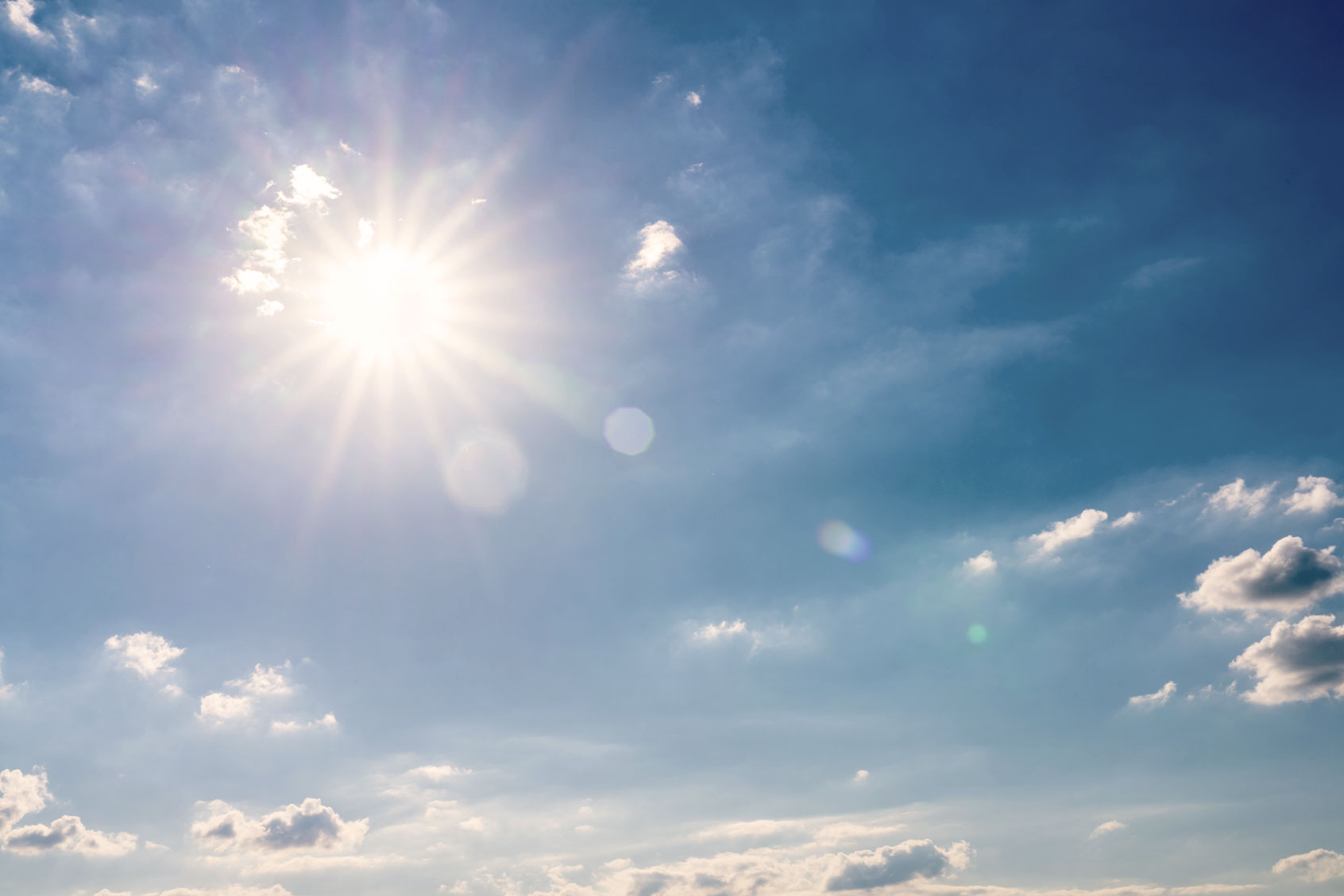 Sunny sky (Getty Images/Roman Studio)
