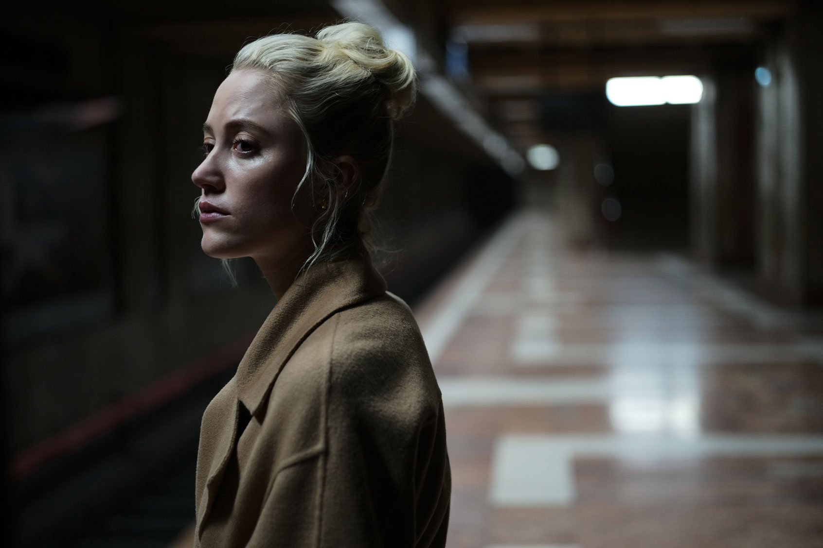 Maika Monroe as ‘Julia’ in Chloe Okuno’s "Watcher" (Courtesy of IFC Midnight)
