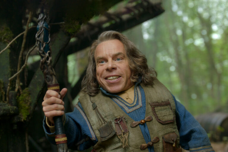 Warwick Davis in "Willow" (Disney+/Lucasfilm Ltd.)