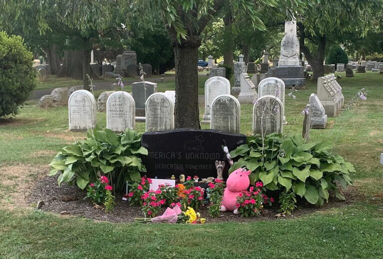 "America's Unknown Child" in Ivy Hill Cemetery (Wikipedia Commons)