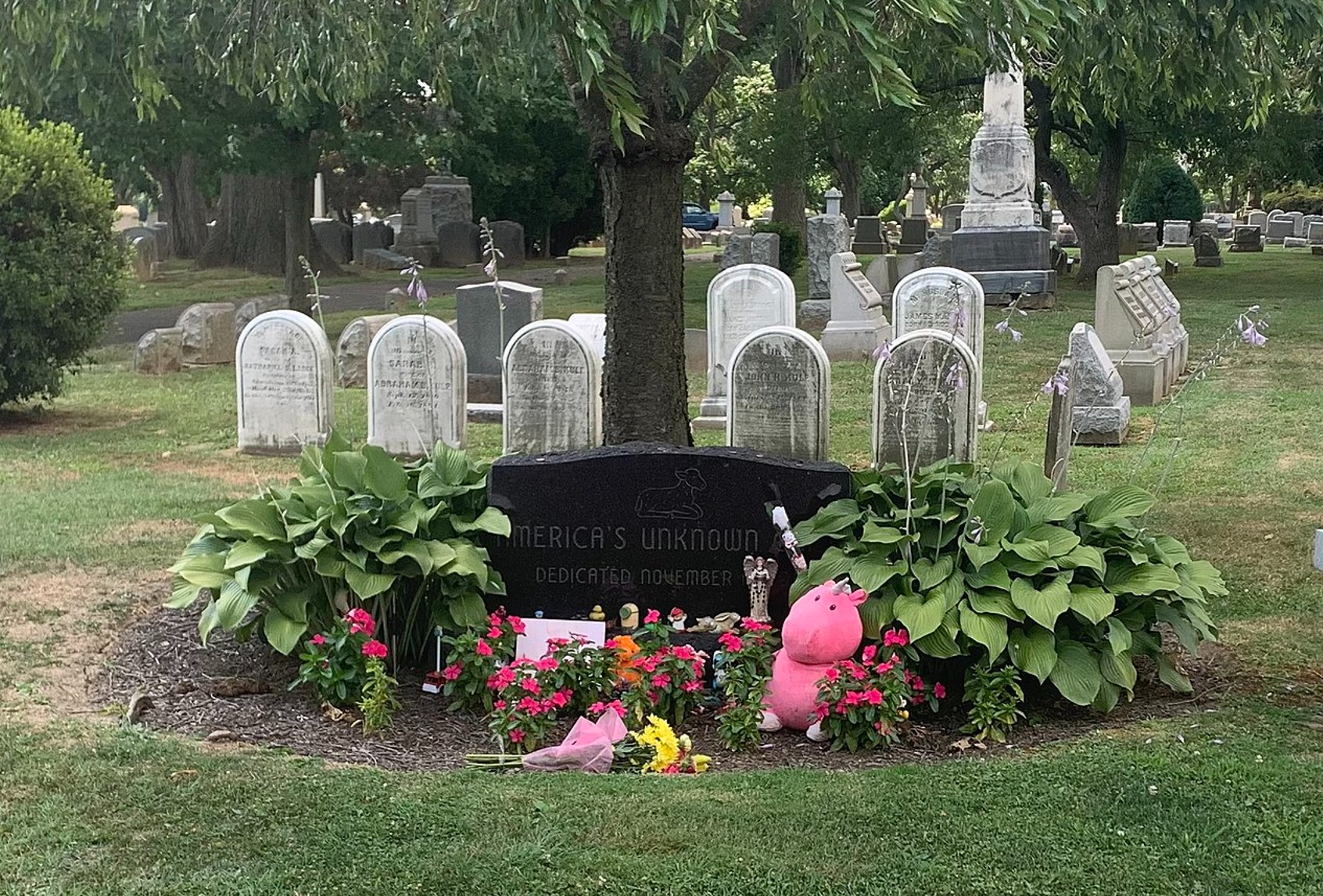"America's Unknown Child" in Ivy Hill Cemetery (Wikipedia Commons)