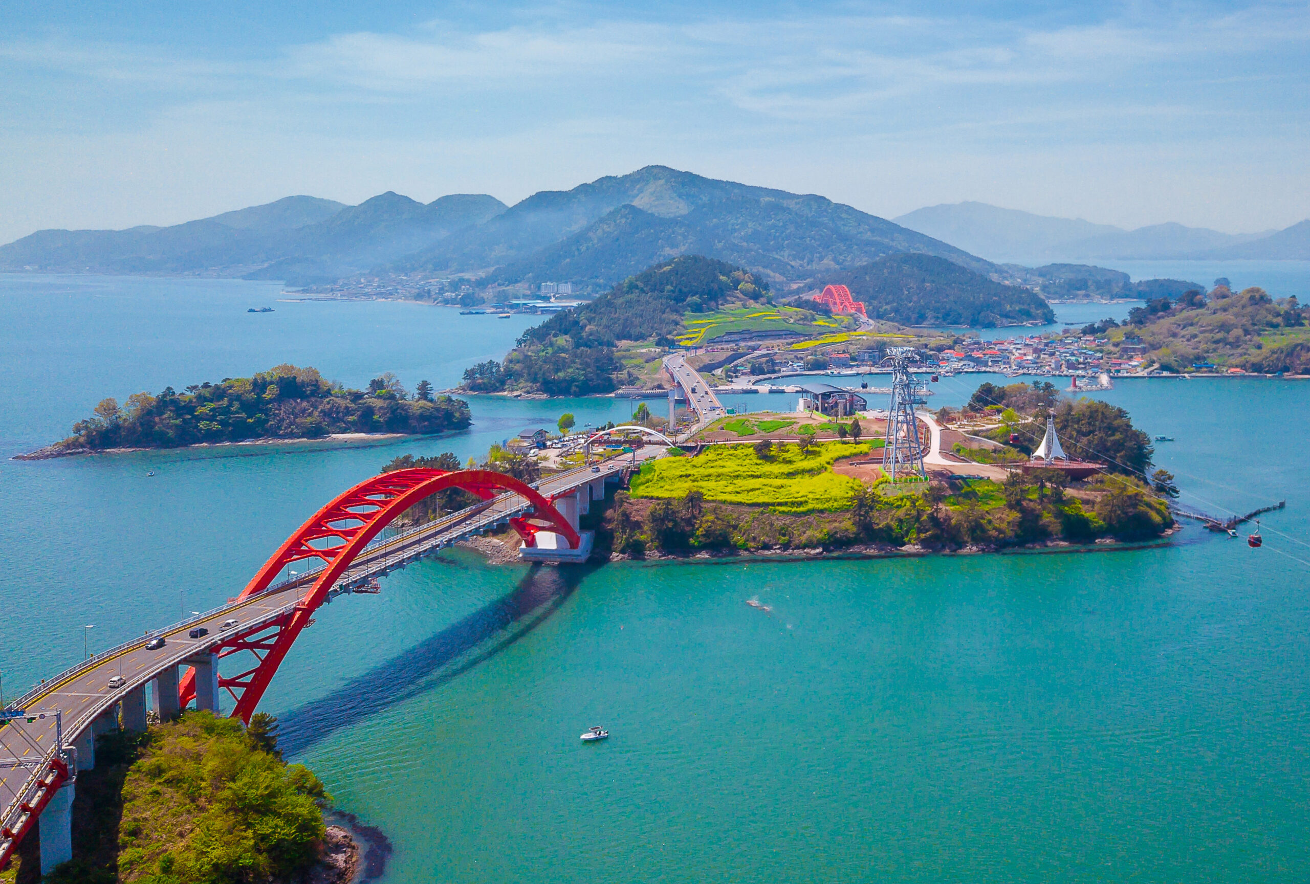 Boats in the sea in Busan, South Korea (Getty Images / Panwasin Seemala / EyeEm)