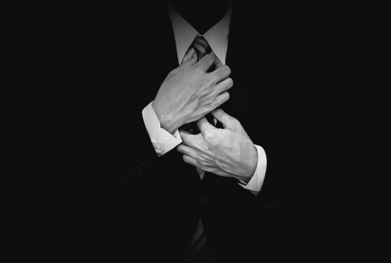 Man in suit. (SasinParaksa/Getty Images)