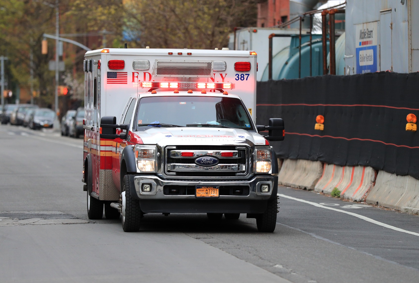 A FDNY ambulance approaches the entrance to the Brooklyn Hospital Center on April 23, 2020 in the Clinton Hill neighborhood of the Brooklyn borough of New York City. (Mike Lawrie/Getty Images)