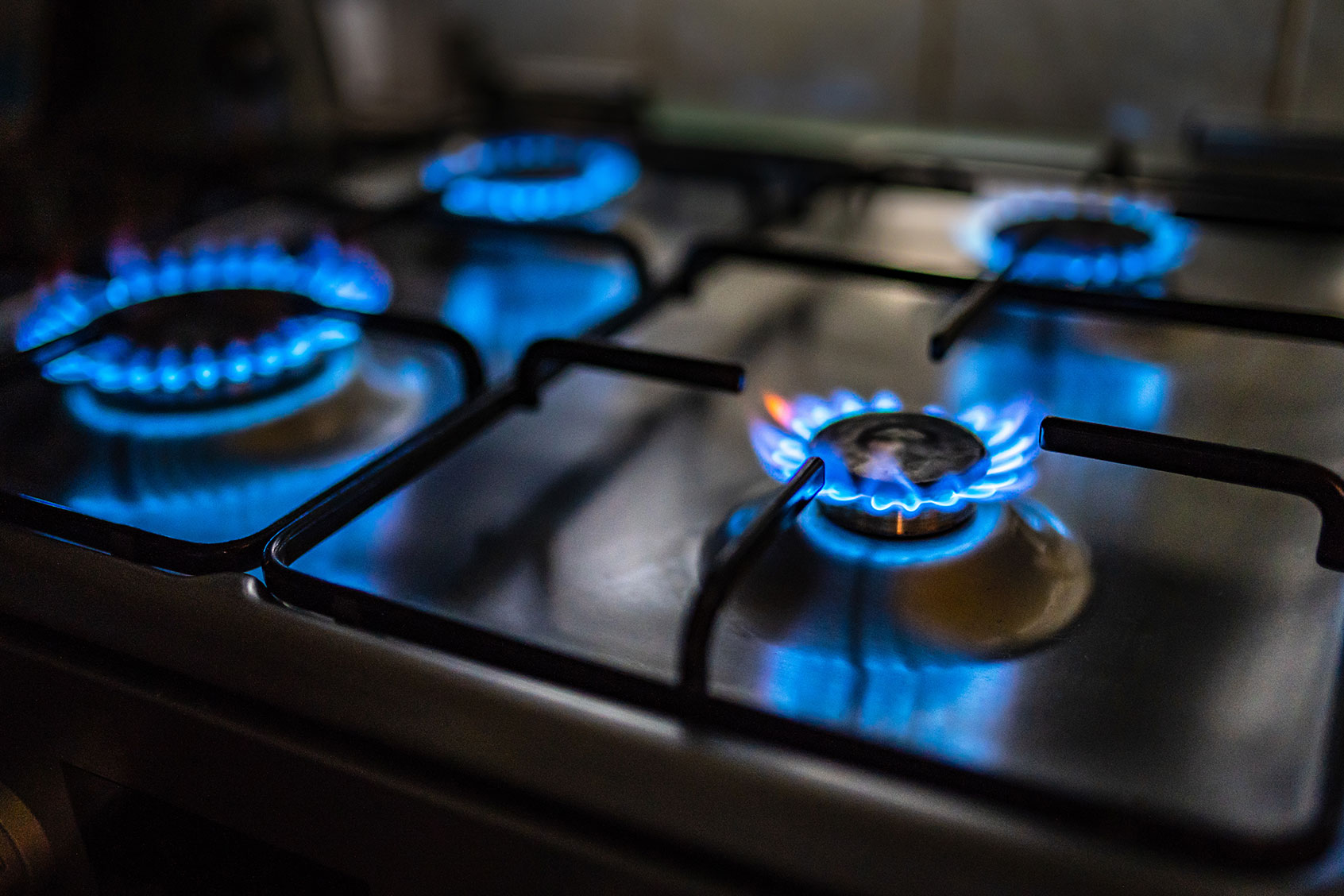 Burning Gas Stove (Getty Images/Géza Bálint Ujvárosi/EyeEm)
