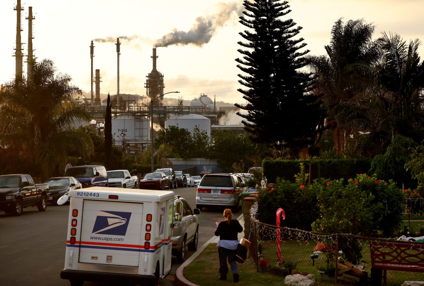 A residential street near the Phillips 66 Los Angeles Refinery Wilmington Plant on November 28, 2022 in Wilmington, California. (Mario Tama/Getty Images)