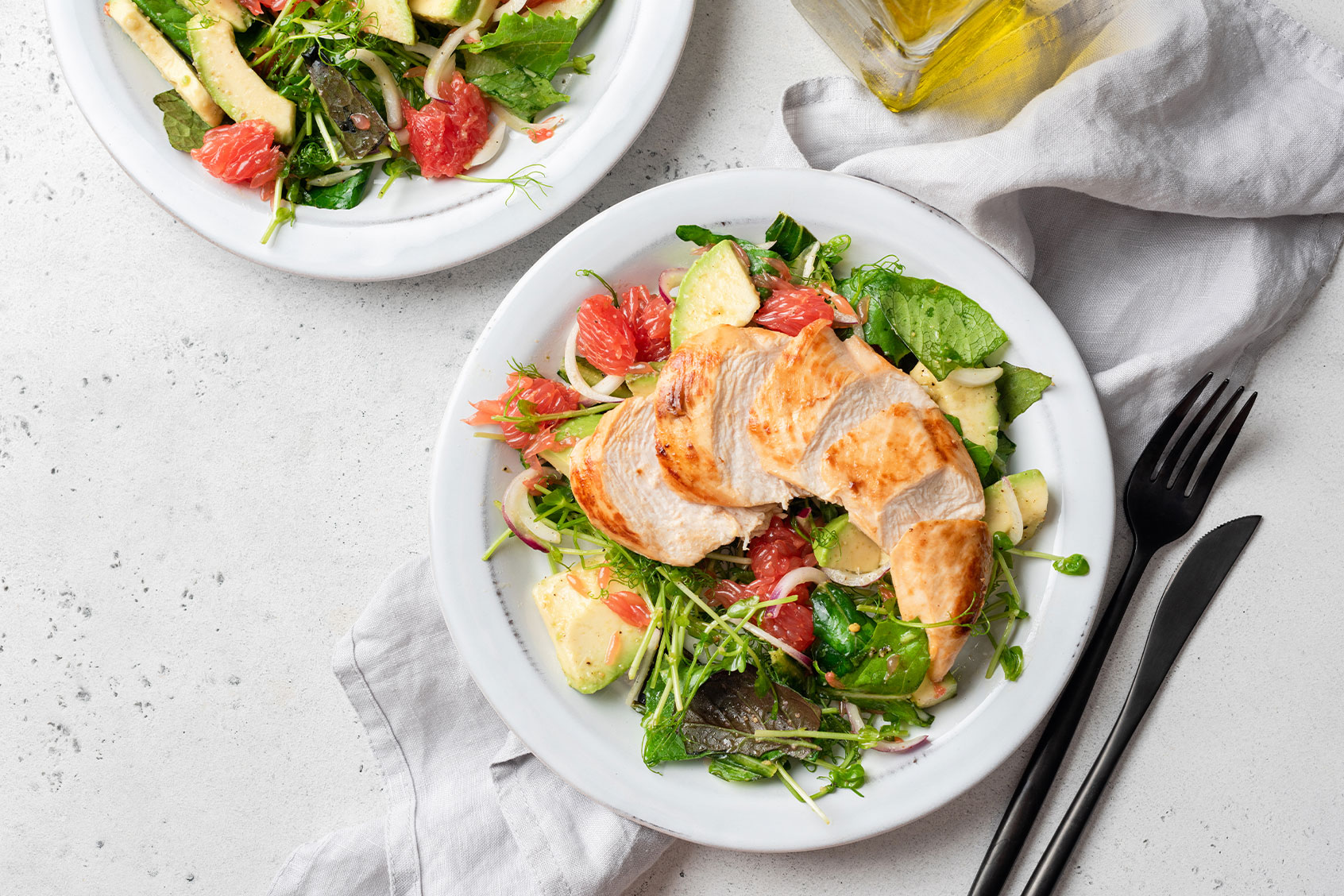 Grilled chicken salad with avocado, lettuce and grapefruit (Getty Images/Arx0nt)
