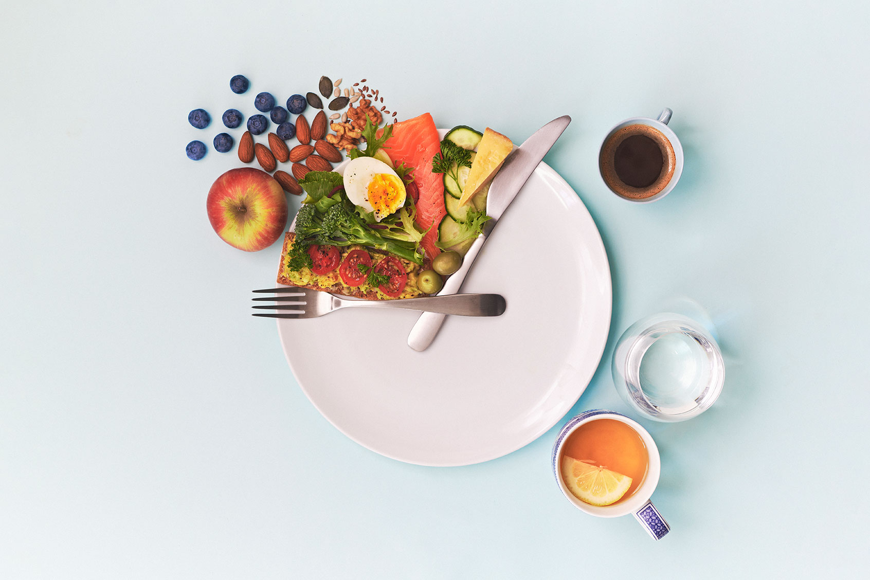 A table setting seen from above arranged to illustrate the concept of intermittent fasting (Getty Images/David Malan)