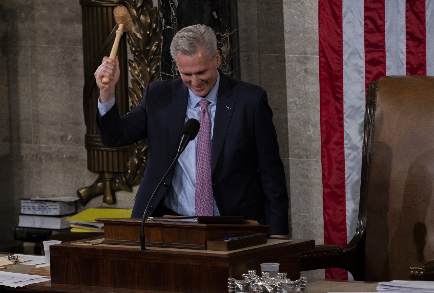 House Minority Leader Hakeem Jeffries (D-NY) transfers the gavel to Speaker-elect Kevin McCarthy after Republicans won the vote for speaker in Washington, DC on January 6th, 2022. (Nathan Posner/Anadolu Agency via Getty Images)