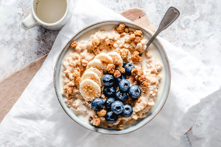Creamy oatmeal bowl with banana, blueberries, mulberries and sesame seeds (Getty Images/OatmealStories)