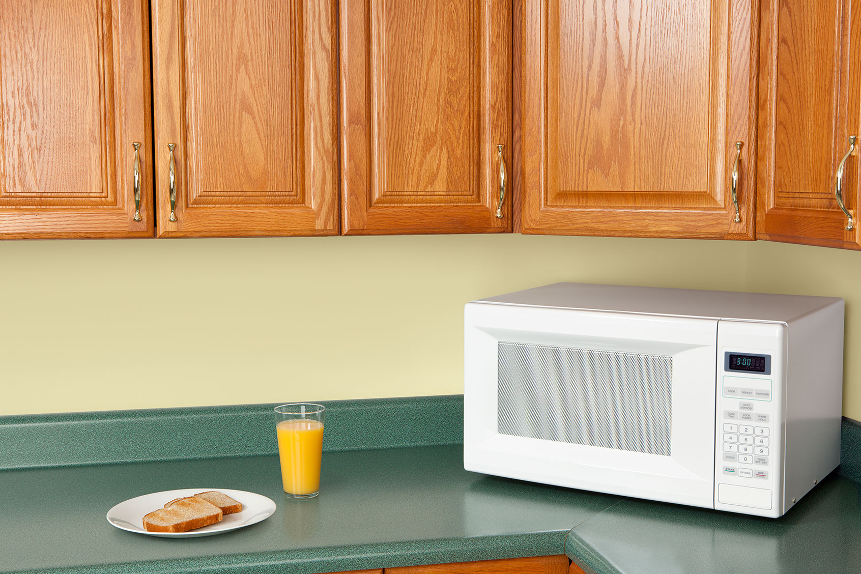 Orange Juice, Toast and Microwave (Getty Images/DonNichols)
