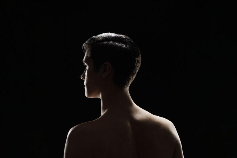 Back view of shirtless man (Getty Images/Jonathan Knowles)