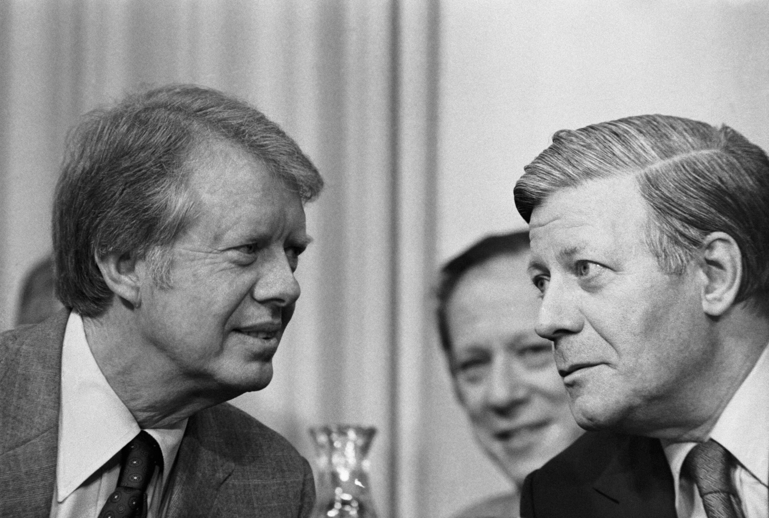President Jimmy Carter and German Chancellor Helmut Schmidt at a summit of industrialized nations in London, May 8, 1977. (Photo by Pool SIMON/UZAN/Gamma-Rapho via Getty Images)