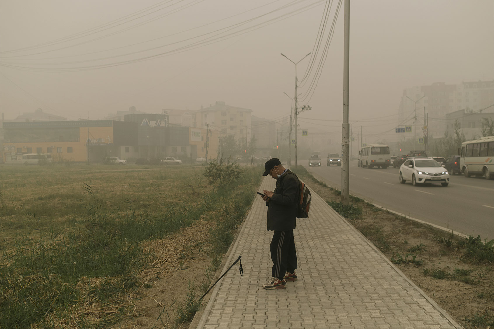 Blanket of smog covers the city as air pollution increases due to the ongoing wildfires around the village of Kharyyalakh in Sakha, Russia on August 13, 2021. (Ivan Nikiforov/Anadolu Agency via Getty Images)
