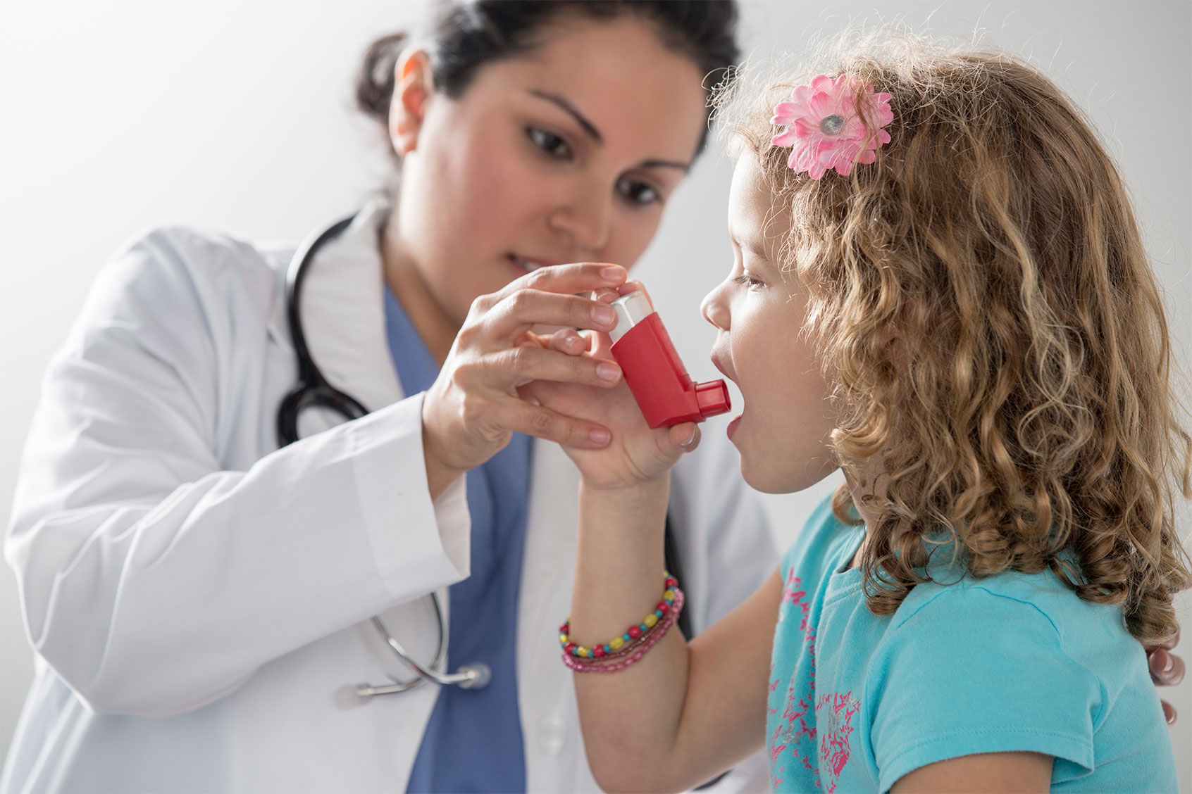 Doctor helping patient use their inhaler (Getty Images/Terry Vine)