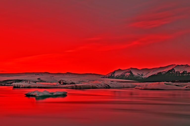Vibrant Red Sunset Over Icebergs in Jokulsarlon Glacier Lagoon, Ice (Getty Images/Dhwee)