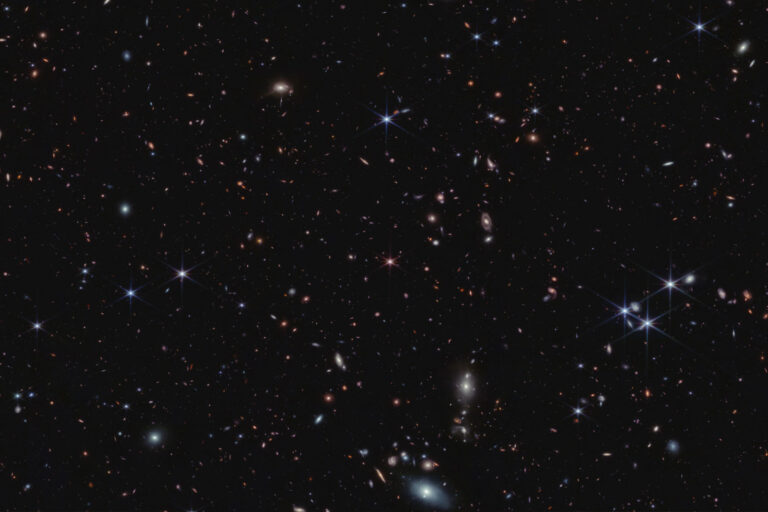 Quasar SDSS J0100+2802, EIGER (Emission-line galaxies and Intergalactic Gas in the Epoch of Reionization) Survey (NASA, ESA, CSA, Simon Lilly (ETH Zürich), Daichi Kashino (Nagoya University), Jorryt Matthee (ETH Zürich), Christina Eilers (MIT), Rob Simcoe (MIT), Rongmon Bordoloi (NCSU), Ruari Mackenzie (ETH Zürich); Image Processing: Alyssa Pagan (STScI) Ruari Macken)