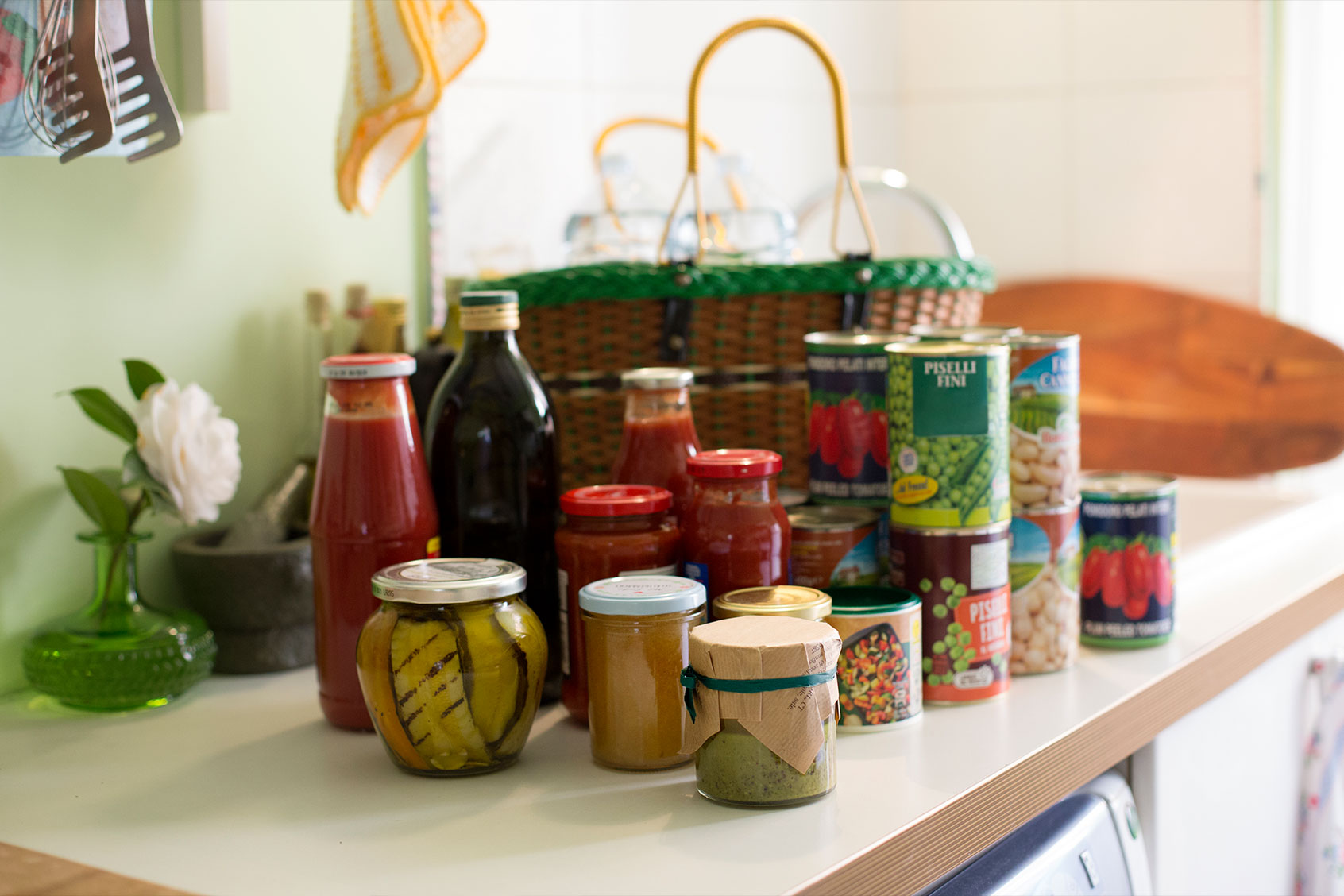 Unpacked groceries on kitchen counter, canned and preserved foods (Getty Images/Kathrin Ziegler)