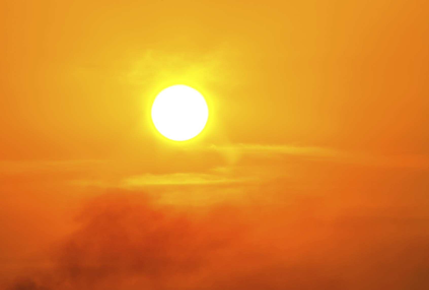 Hot sun. (chuchart duangdaw via Getty Images)