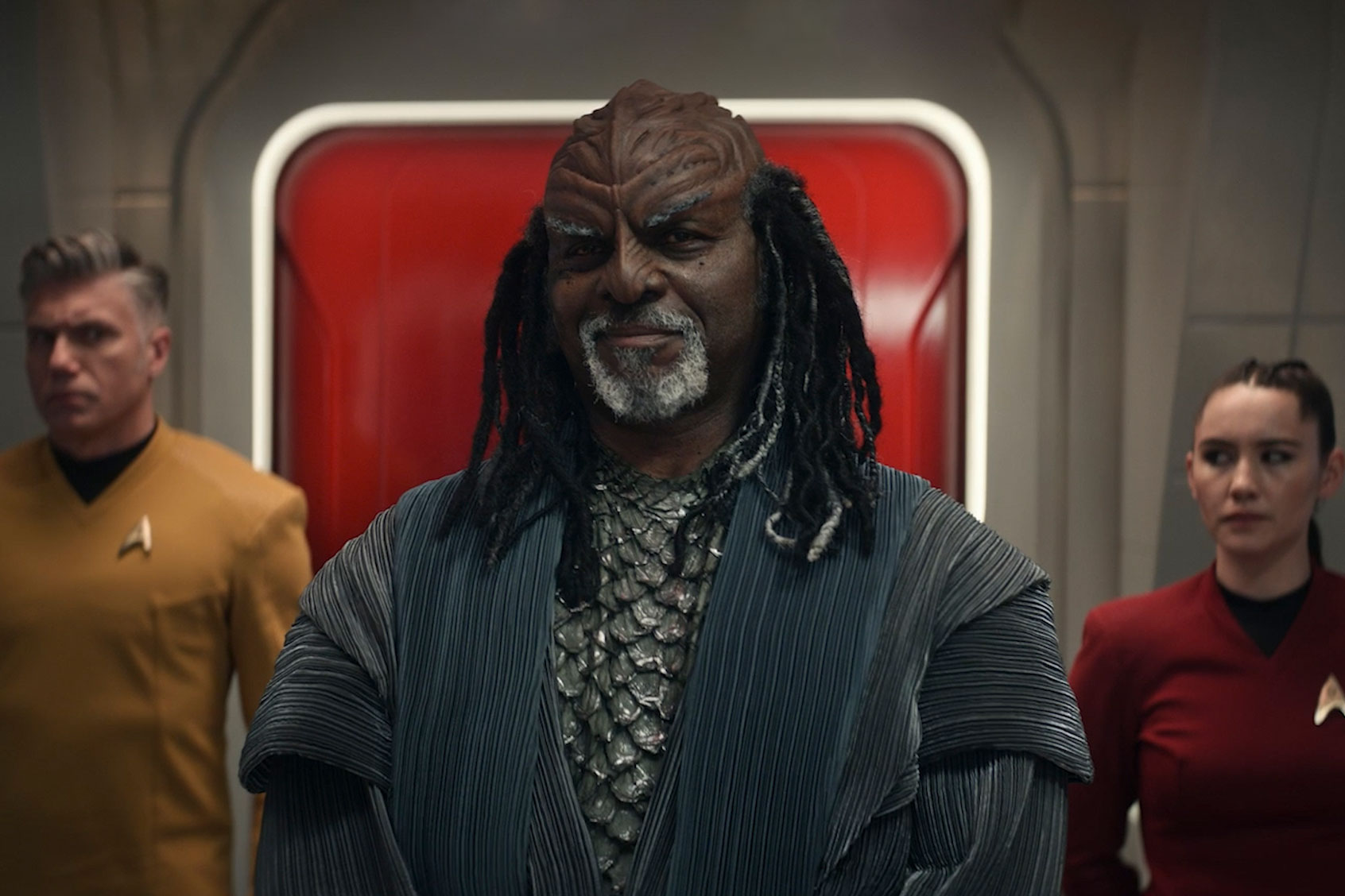Anson Mount as Pike, Robert Wisdom as Dak'Rah and Christina Chong as La’an in "Star Trek: Strange New Worlds" (Best Possible Screengrab/Paramount+)