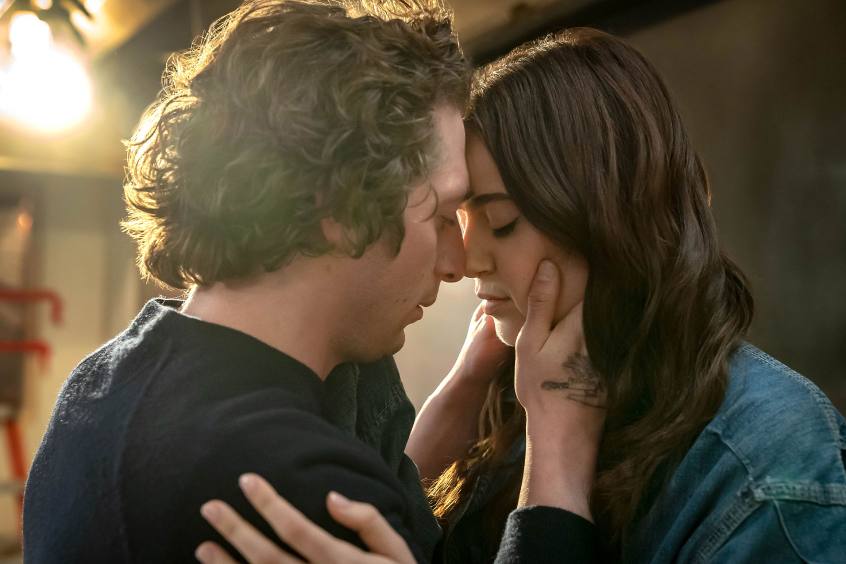Jeremy Allen White and Molly Gordon in "The Bear" (Chuck Hodes/FX)