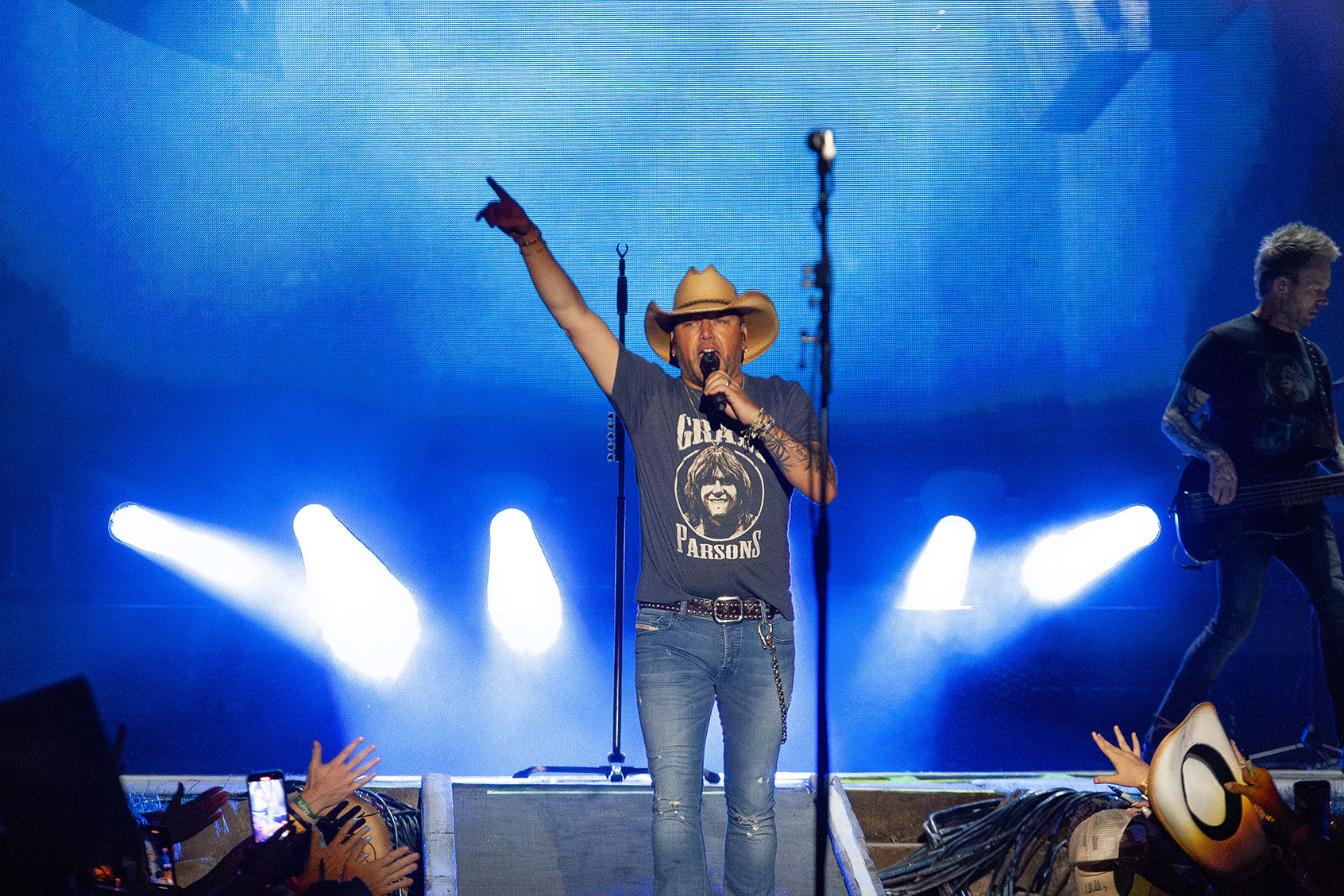 Jason Aldean performs onstage at Country Thunder Wisconsin - Day 3 on July 22, 2023 in Twin Lakes, Wisconsin. (Joshua Applegate/Getty Images)