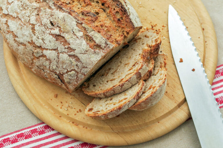 Sliced onion bread on a wooden board (Getty Images/Ulrich Zillmann)