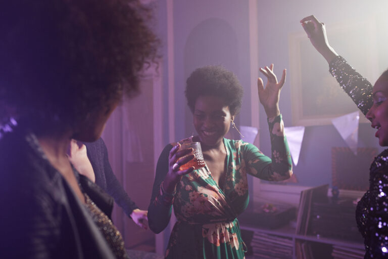 Young women having a party in an apartment (Getty Images/Klaus Vedfelt)