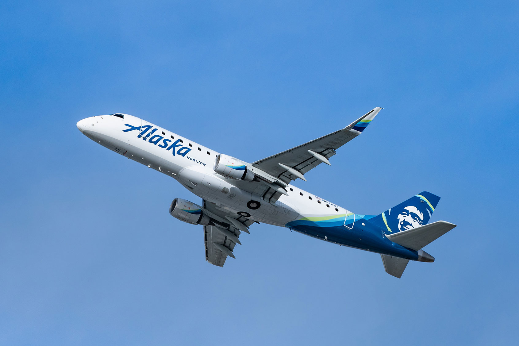 Alaska Horizon Embraer S A ERJ 170-200 LR takes off from Los Angeles international Airport on January 13, 2021 in Los Angeles, California. ( AaronP/Bauer-Griffin/GC Images/Getty Images)
