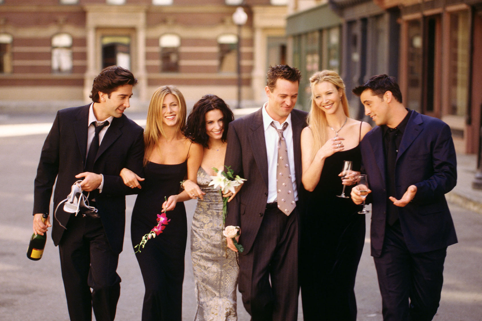 Cast members of NBC's comedy series "Friends." David Schwimmer as Ross Geller, Jennifer Aniston as Rachel Green, Courteney Cox as Monica Geller, Matthew Perry as Chandler Bing, Lisa Kudrow as Phoebe Buffay, Matt LeBlanc as Joey Tribbiani. (Warner Bros. Television/Getty Images)