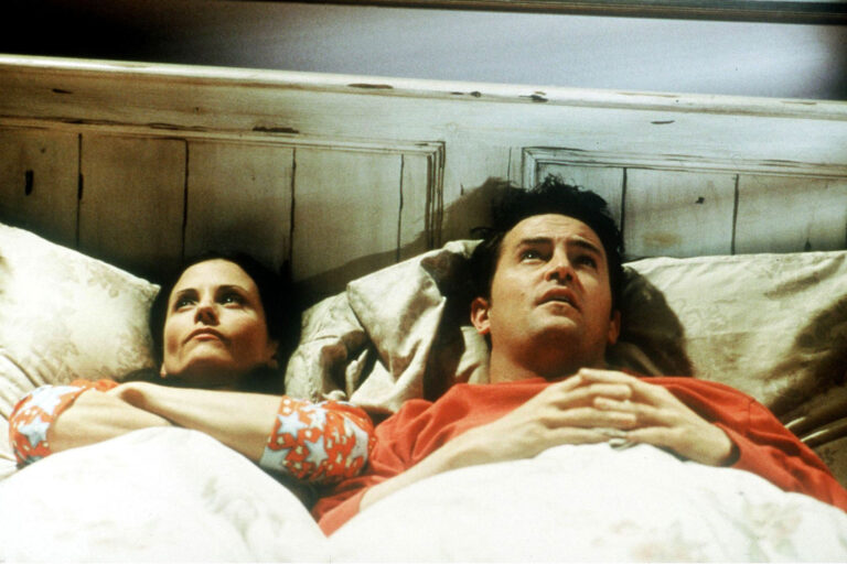 Courteney Cox Arquette and Matthew Perry star in Friends during the Year 6. (Courtesy of Warner Bros/Getty Images)