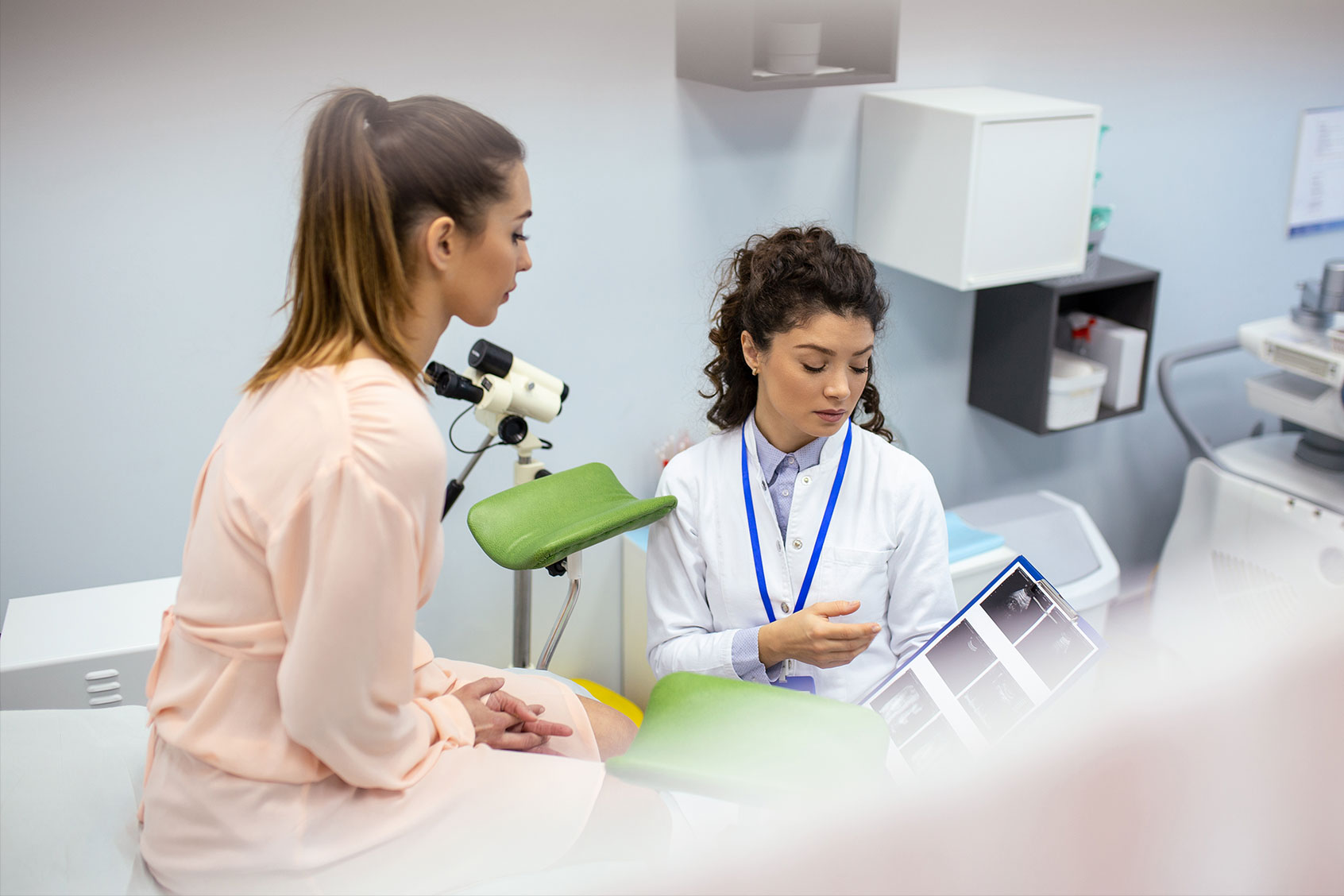 Gynecologist doctor and a patient (Getty Images/stefanamer)