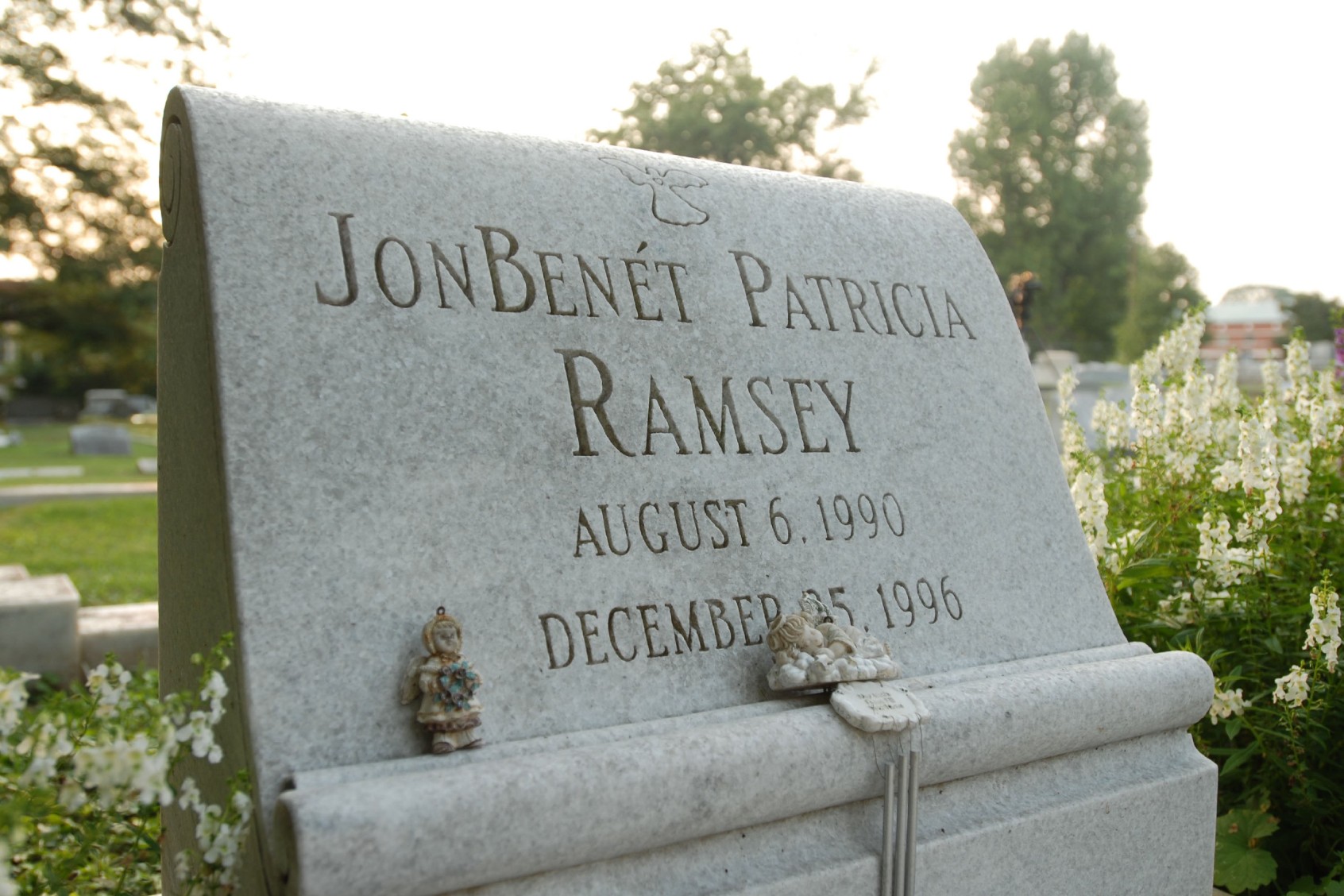The grave of JonBenét Ramsey is shown August 16, 2006 in Marietta, Georgia. (Barry Williams/Getty Images)