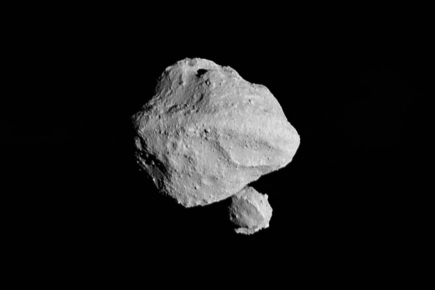 This image shows the “moonrise” of the satellite as it emerges from behind asteroid Dinkinesh as seen by the Lucy Long-Range Reconnaissance Imager (L’LORRI), one of the most detailed images returned by NASA’s Lucy spacecraft during its flyby of the asteroid binary. (NASA/Goddard/SwRI/Johns Hopkins APL/NOAO)