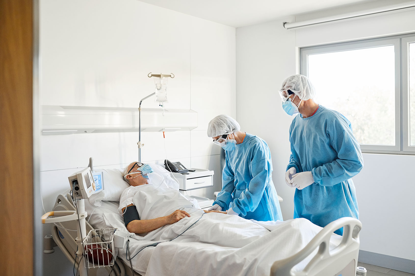 Doctors checking patient in ward during COVID-19 outbreak (Getty Images/Morsa Images)
