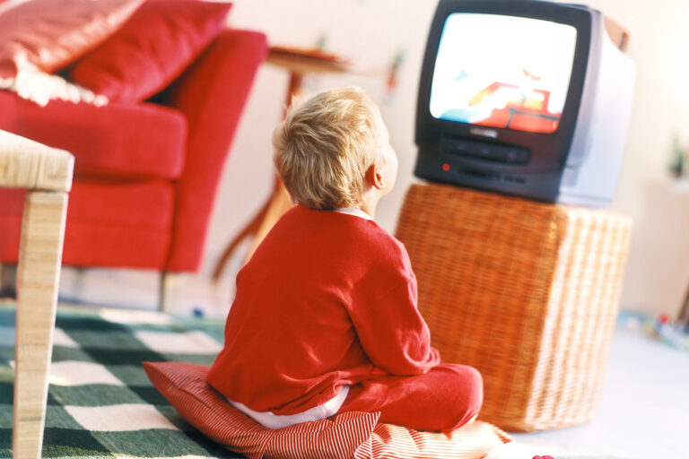 Boy Watching Television (Getty Images/Hans L Bonnevier, Johner)