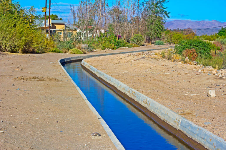 Irrigation canal near Orange River in arid region of Northern Cape, South Africa (Getty Images/geoffsp)