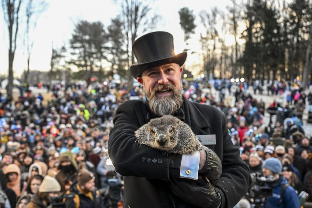 PETA suggests new Groundhog Day tradition — replacing Punxsutawney Phil(01)