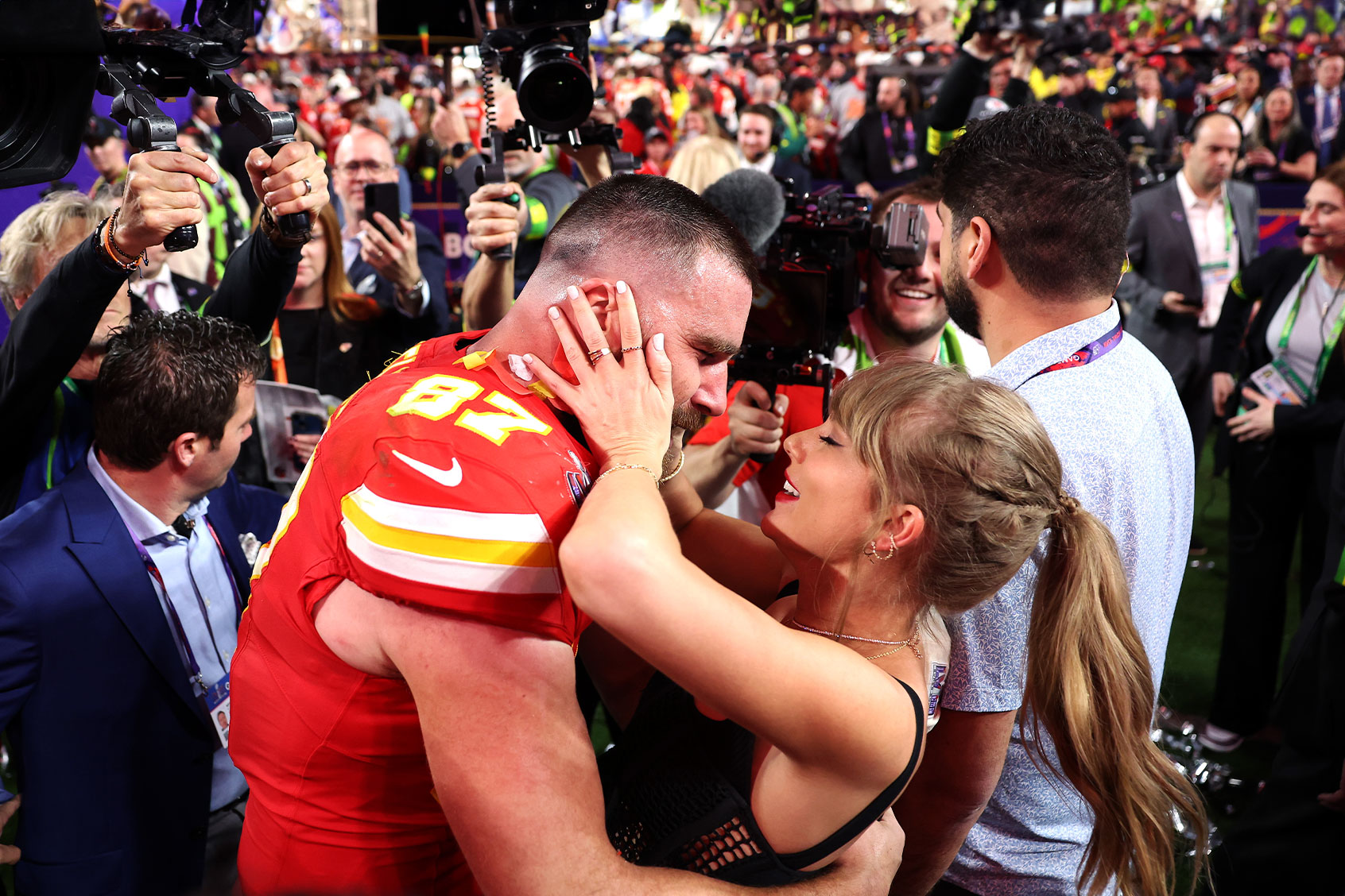 Travis Kelce #87 of the Kansas City Chiefs celebrates with Taylor Swift after defeating the San Francisco 49ers 2 during Super Bowl LVIII at Allegiant Stadium on February 11, 2024 in Las Vegas, Nevada. (Ezra Shaw/Getty Images)