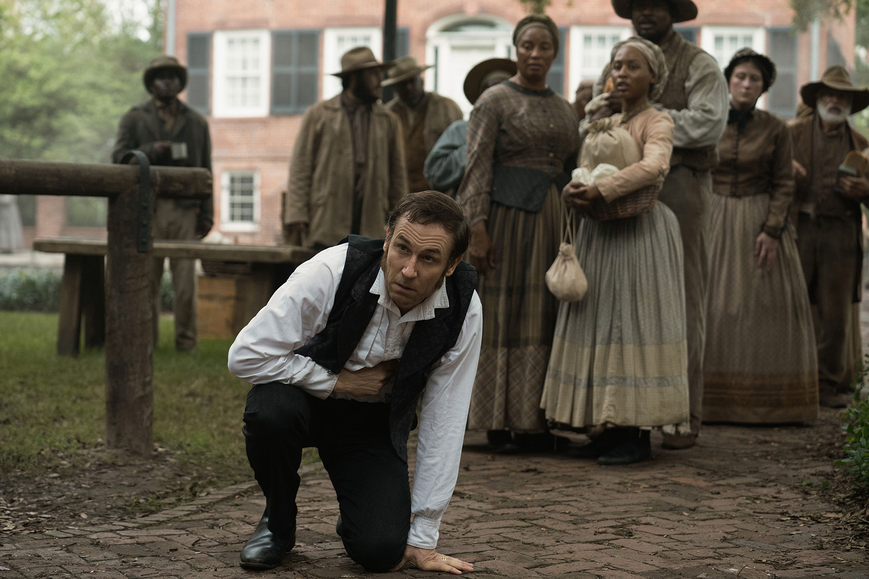 Tobias Menzies in "Manhunt" (Apple TV+)
