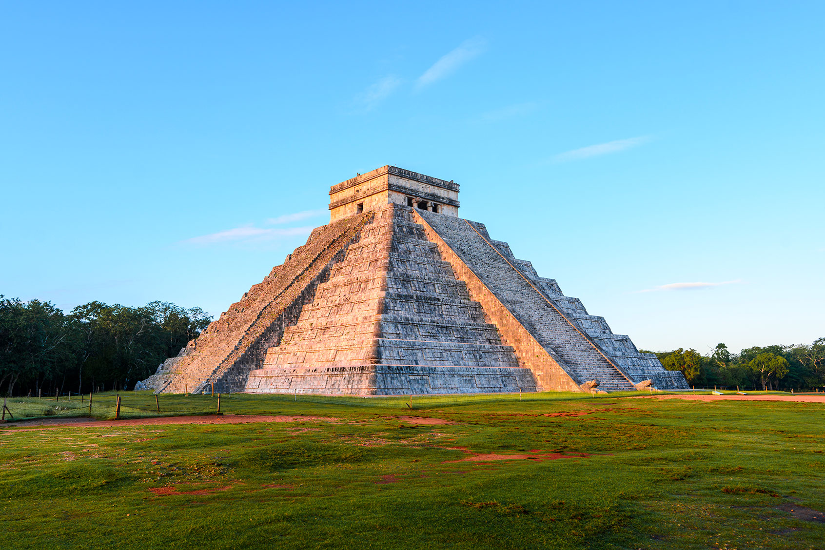 Temple Of Kukulkan El Castillo pyramid, Chichen Itza Mayan ruins, Yucatan, Mexico. (Marco Bottigelli)