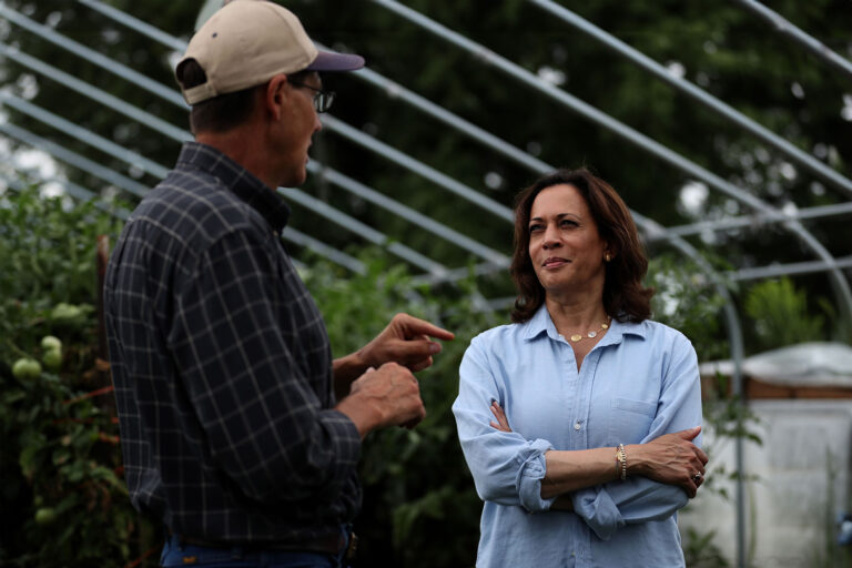 Democratic presidential candidate Kamala Harris talks with farmer Matt Russell while touring the Coyote Run Farm on August 11, 2019 in Lacona, Iowa. (Justin Sullivan/Getty Images)