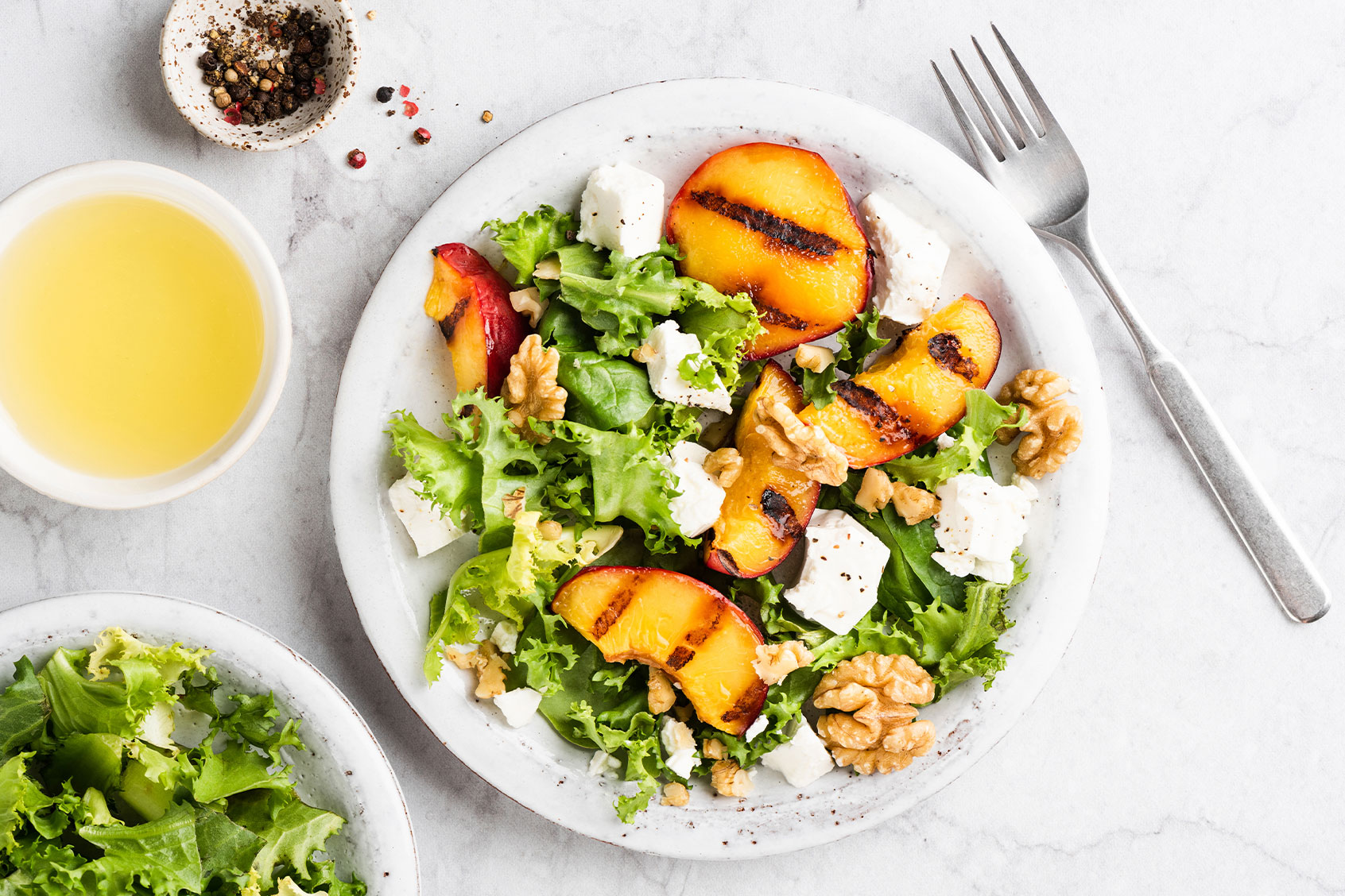Summer salad with grilled peaches and feta cheese (Getty Images/Arx0nt)