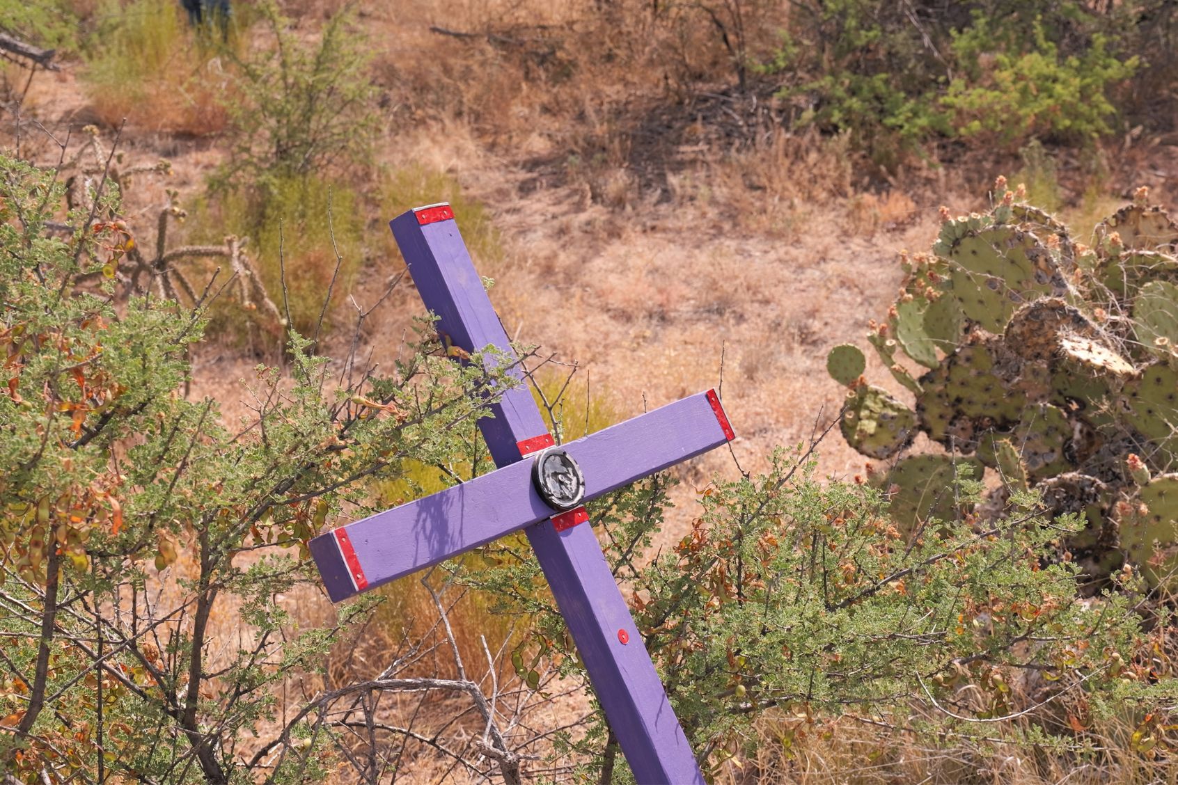 A cross planted in the Sonoran Desert to honor the remains of a migrant. Crosses like this one are part of an art project called Donde Mueren Los Sueños, which translates in English to Where Dreams Die. (Crispin Kerr-Dineen)