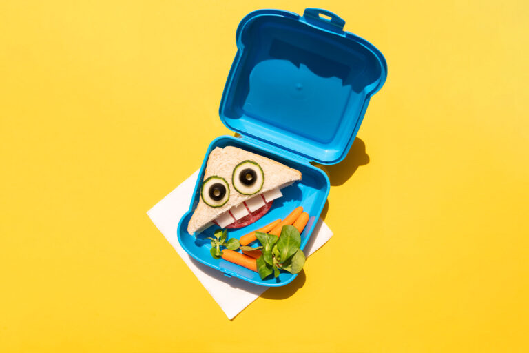 Lunch box with carrot and funny looking sandwich (Getty Images/Westend61)
