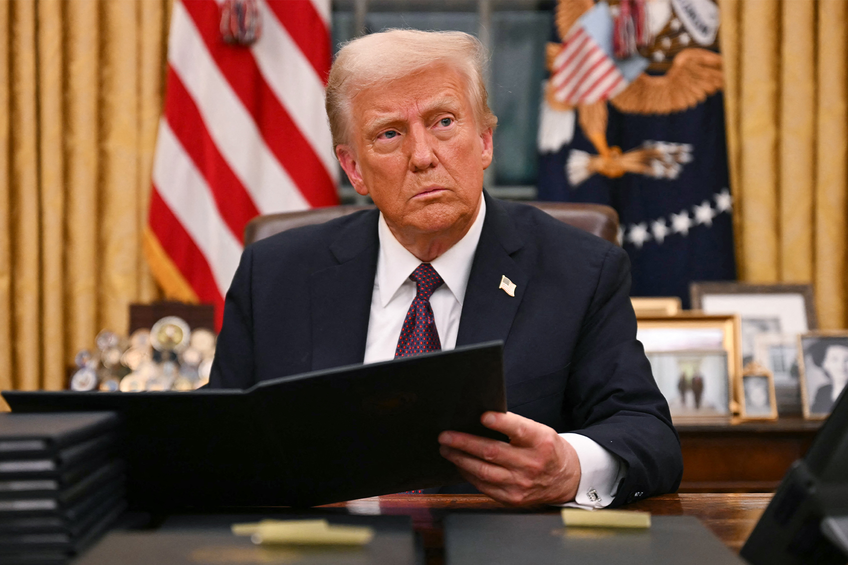 President Donald Trump signs an executive order for pardons on January 6 offenders in the Oval Office of the White House in Washington, DC, on January 20, 2025. (JIM WATSON/AFP via Getty Images)