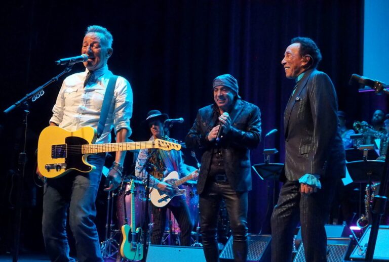 Bruce Springsteen, Steven Van Zandt and Smokey Robinson performing at the American Music Honors. (John Cavanaugh)
