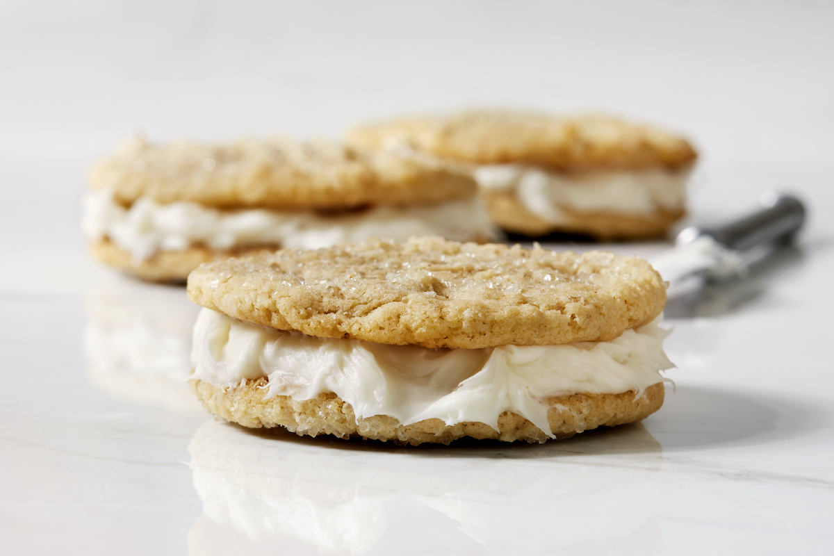 Cookie sandwich with honey buttercream (Getty Images / LauriPatterson )